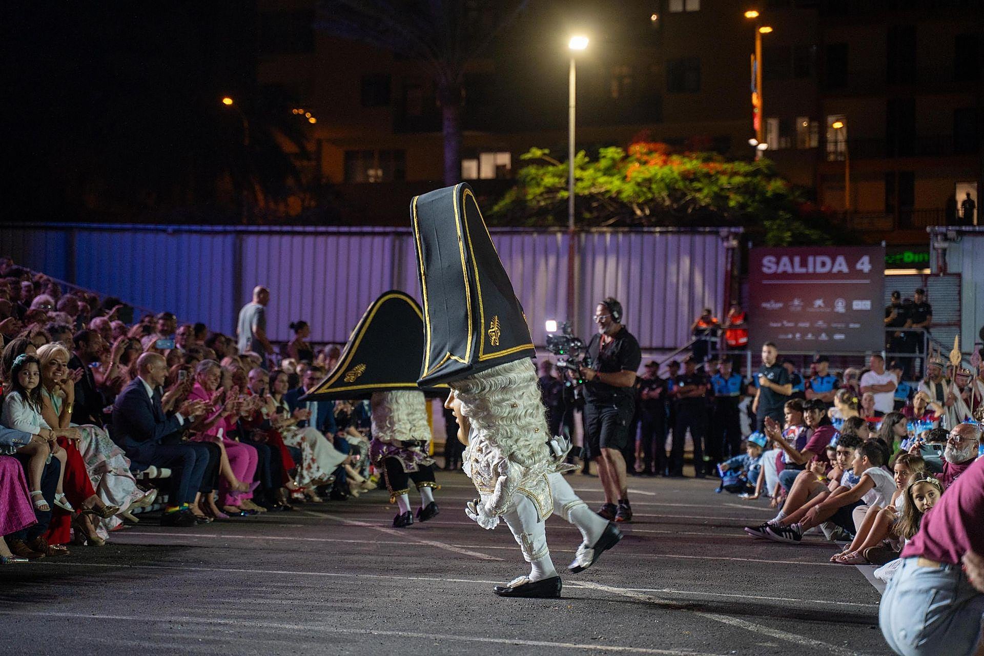 Los Enanos de La Palma danzan al ritmo de su tradicional polca