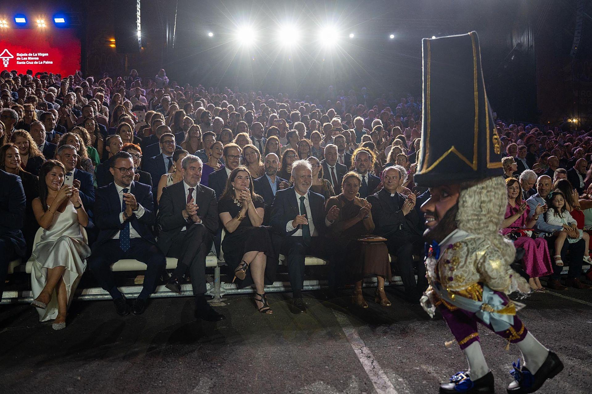 Los Enanos de La Palma danzan al ritmo de su tradicional polca