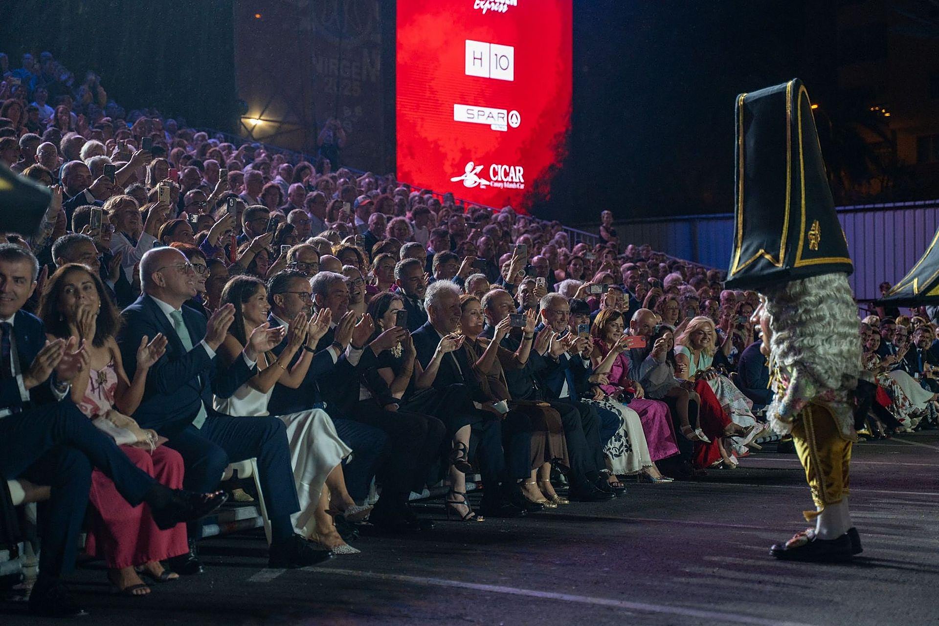 Los Enanos de La Palma danzan al ritmo de su tradicional polca