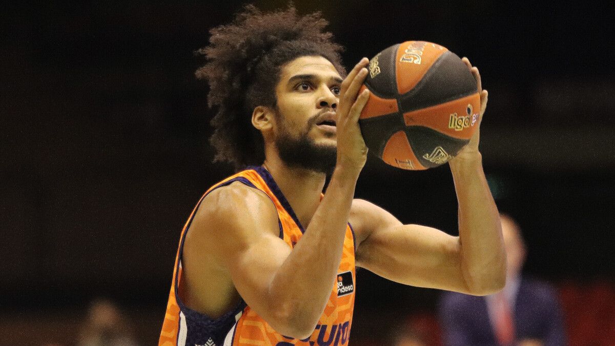 Louis Labeyrie será el próximo en caer.