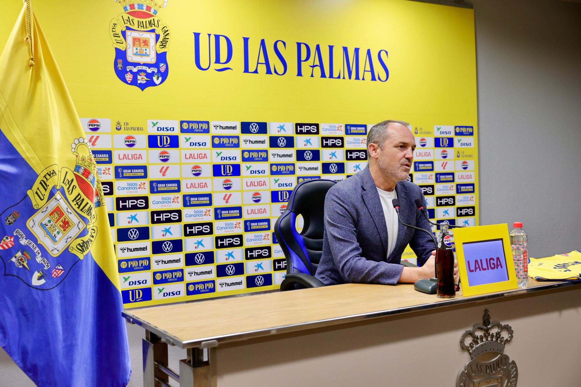Así fue la presentación del nuevo jugador de la UD Las Palmas, Sergio Barcia