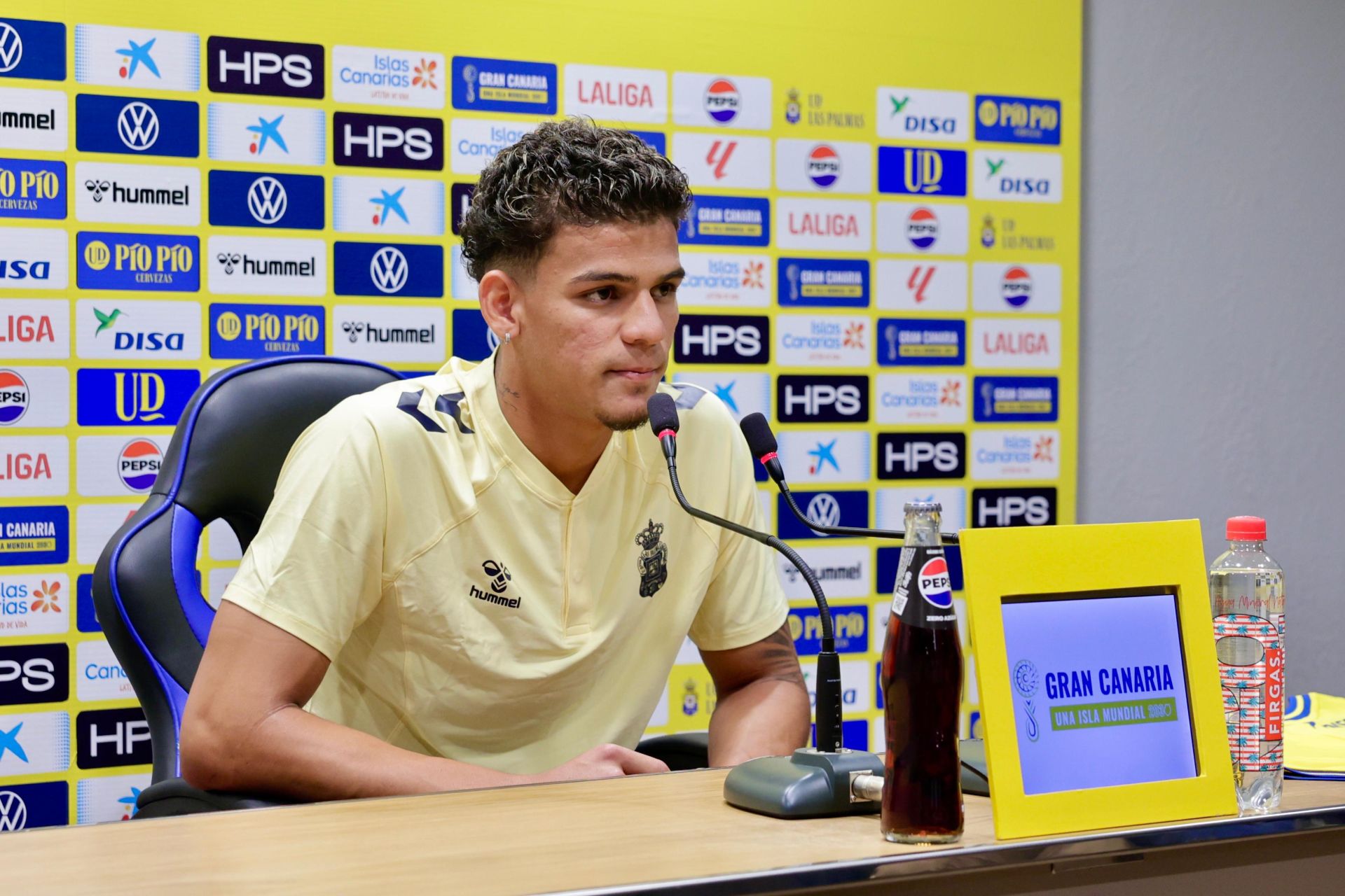 Las imágenes de la presentación del jugador de la UD Las Palmas, Edward Cedeño