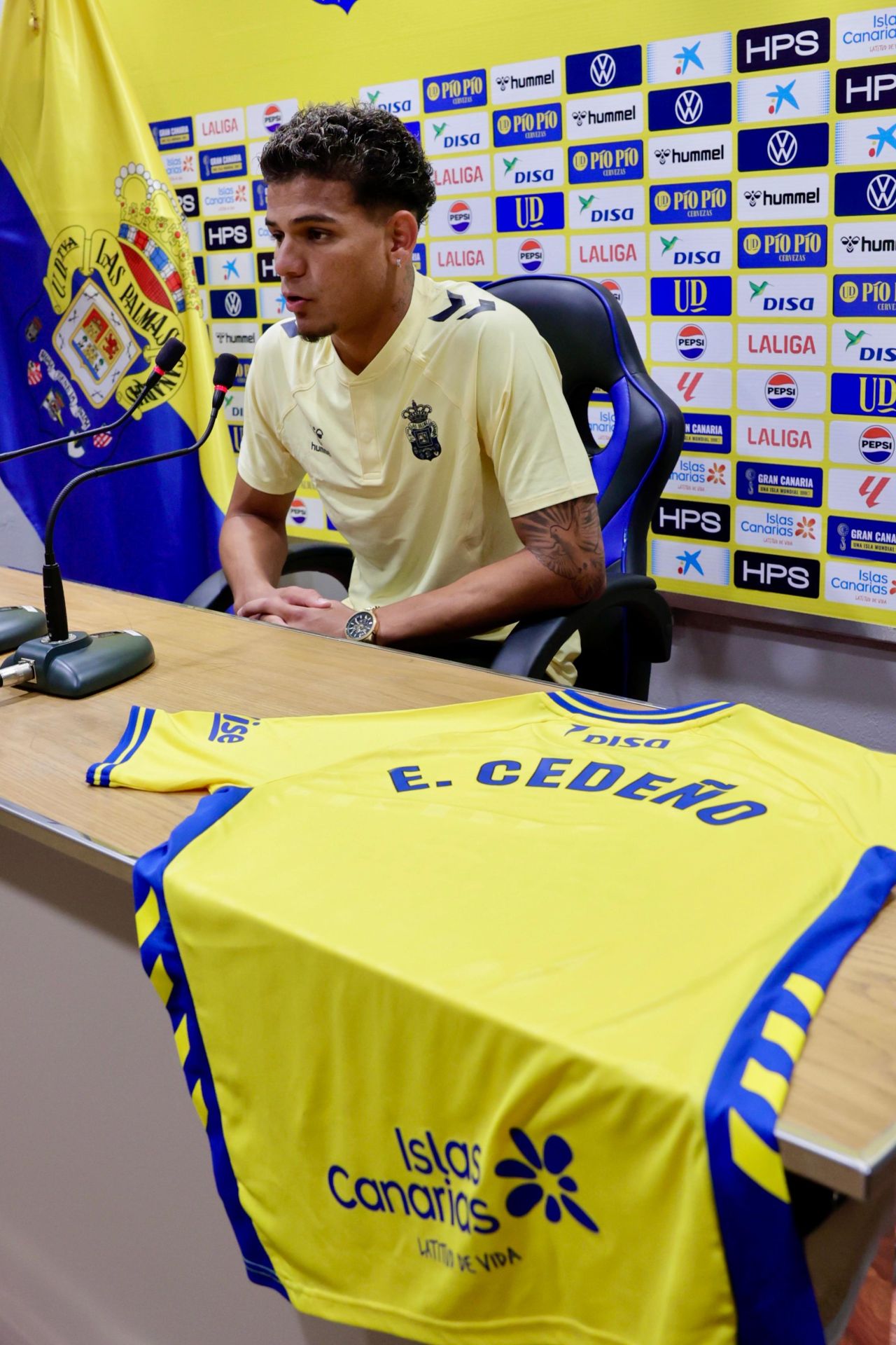 Las imágenes de la presentación del jugador de la UD Las Palmas, Edward Cedeño
