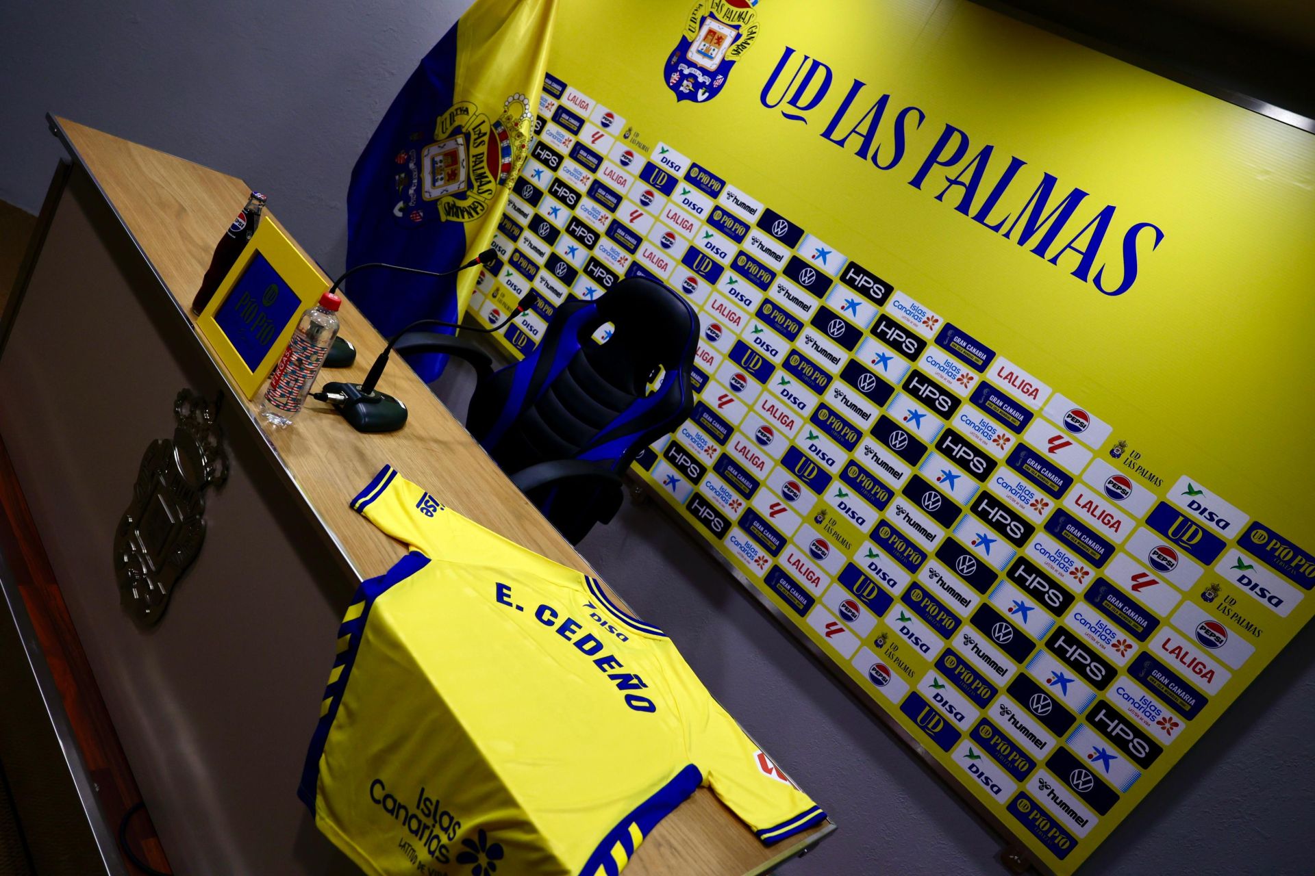 Las imágenes de la presentación del jugador de la UD Las Palmas, Edward Cedeño