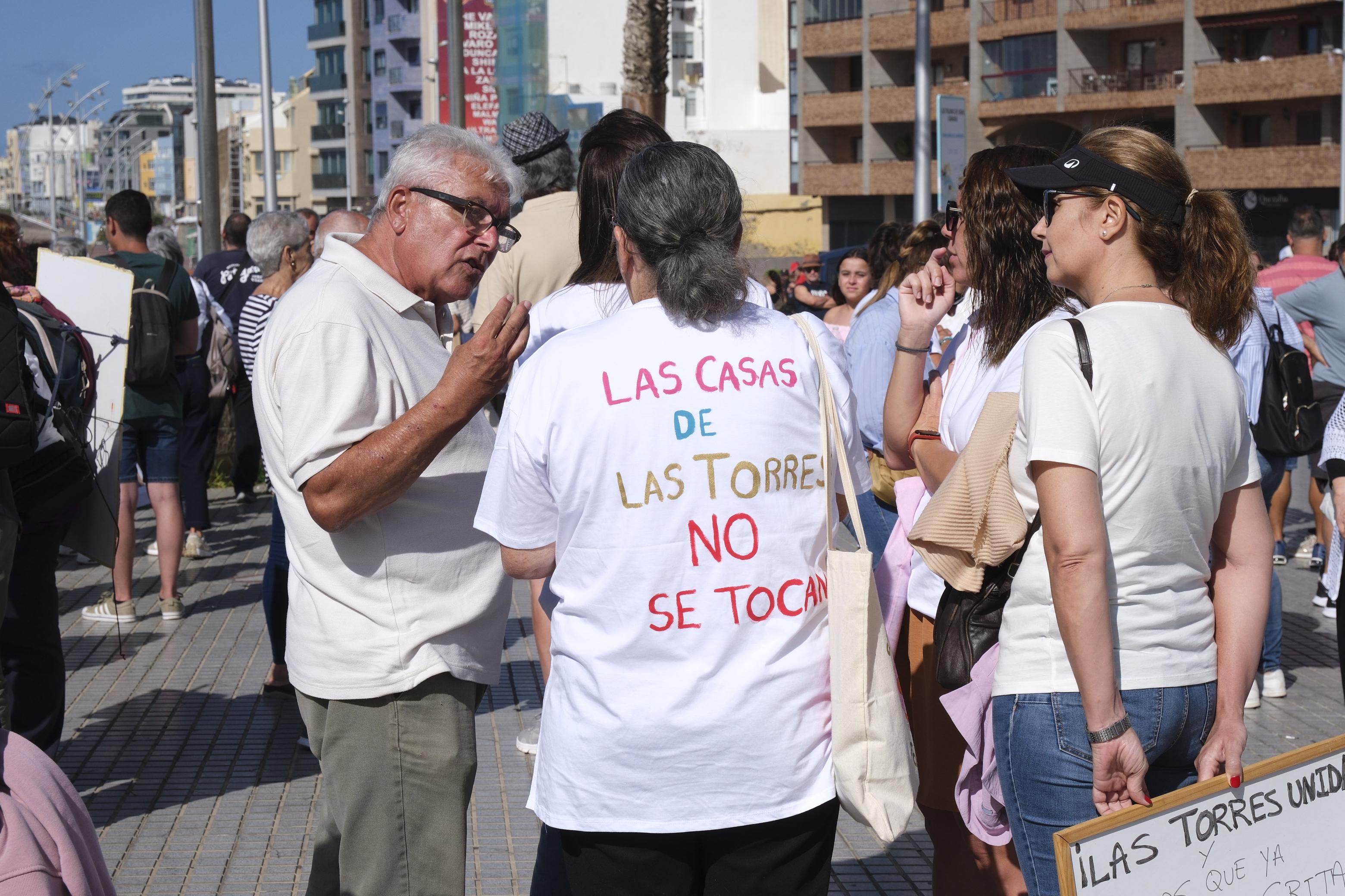 Los vecinos de Las Torres salen a la calle al grito de «nuestras casas no se tocan»