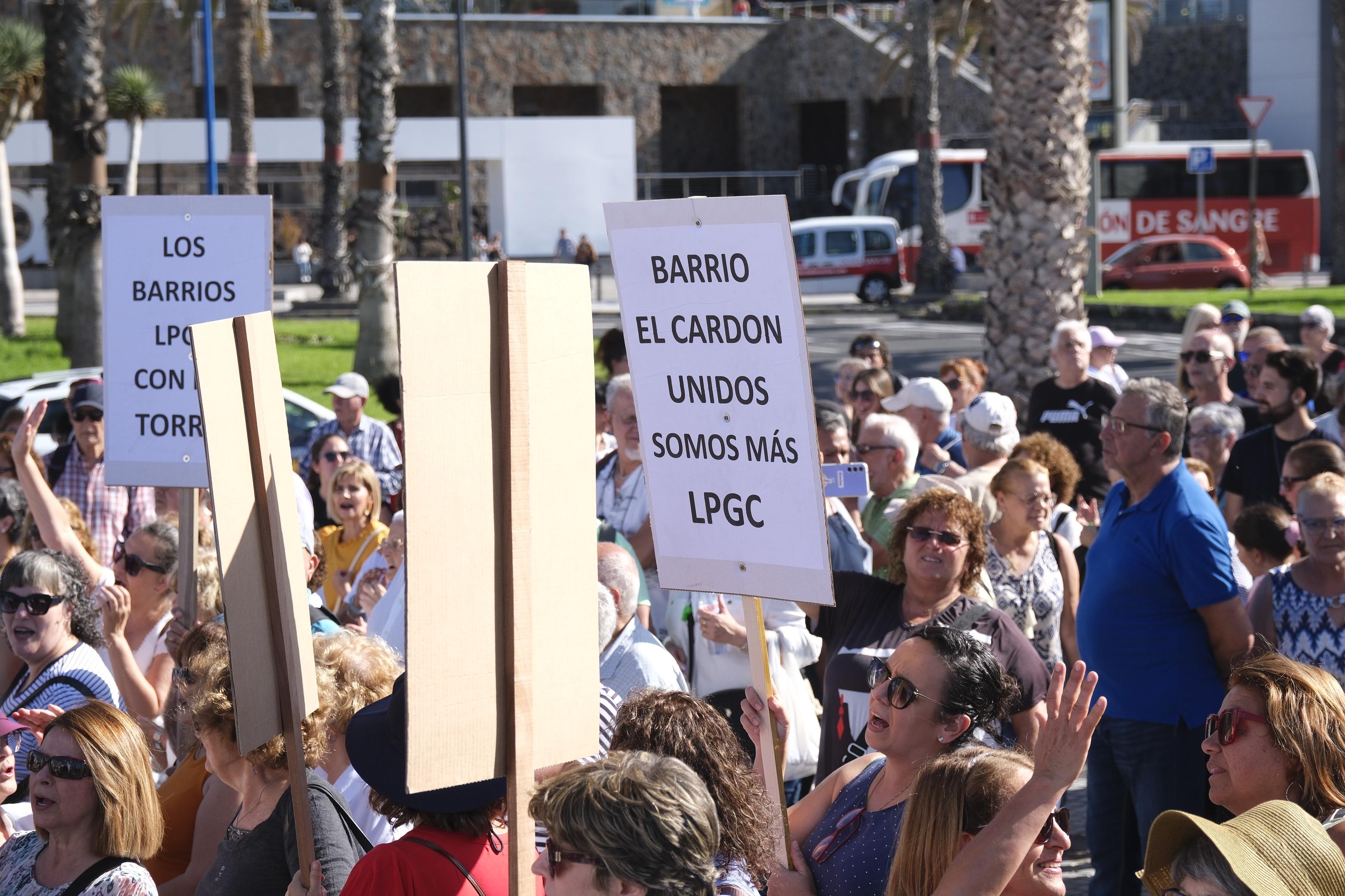 Los vecinos de Las Torres salen a la calle al grito de «nuestras casas no se tocan»