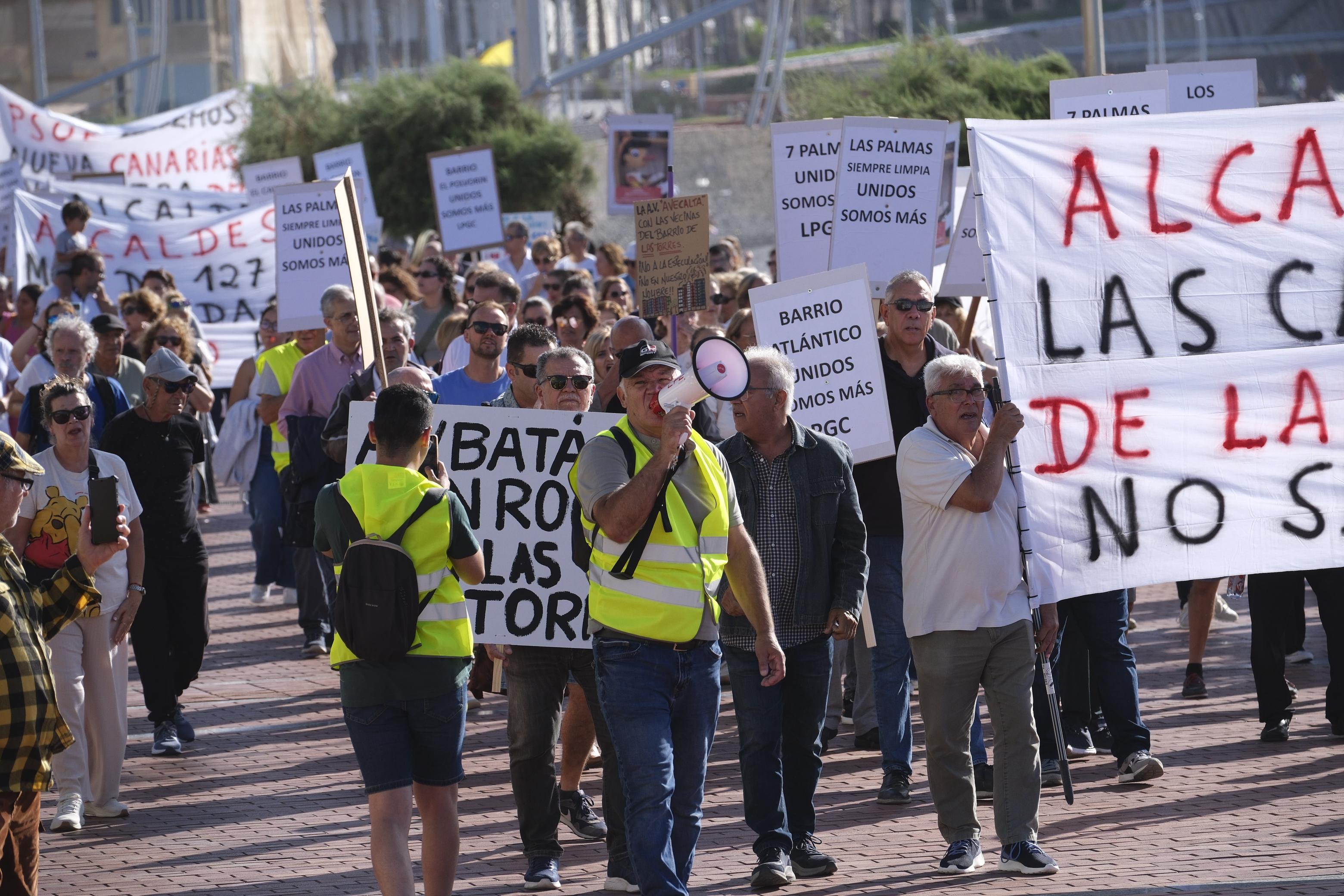 Los vecinos de Las Torres salen a la calle al grito de «nuestras casas no se tocan»
