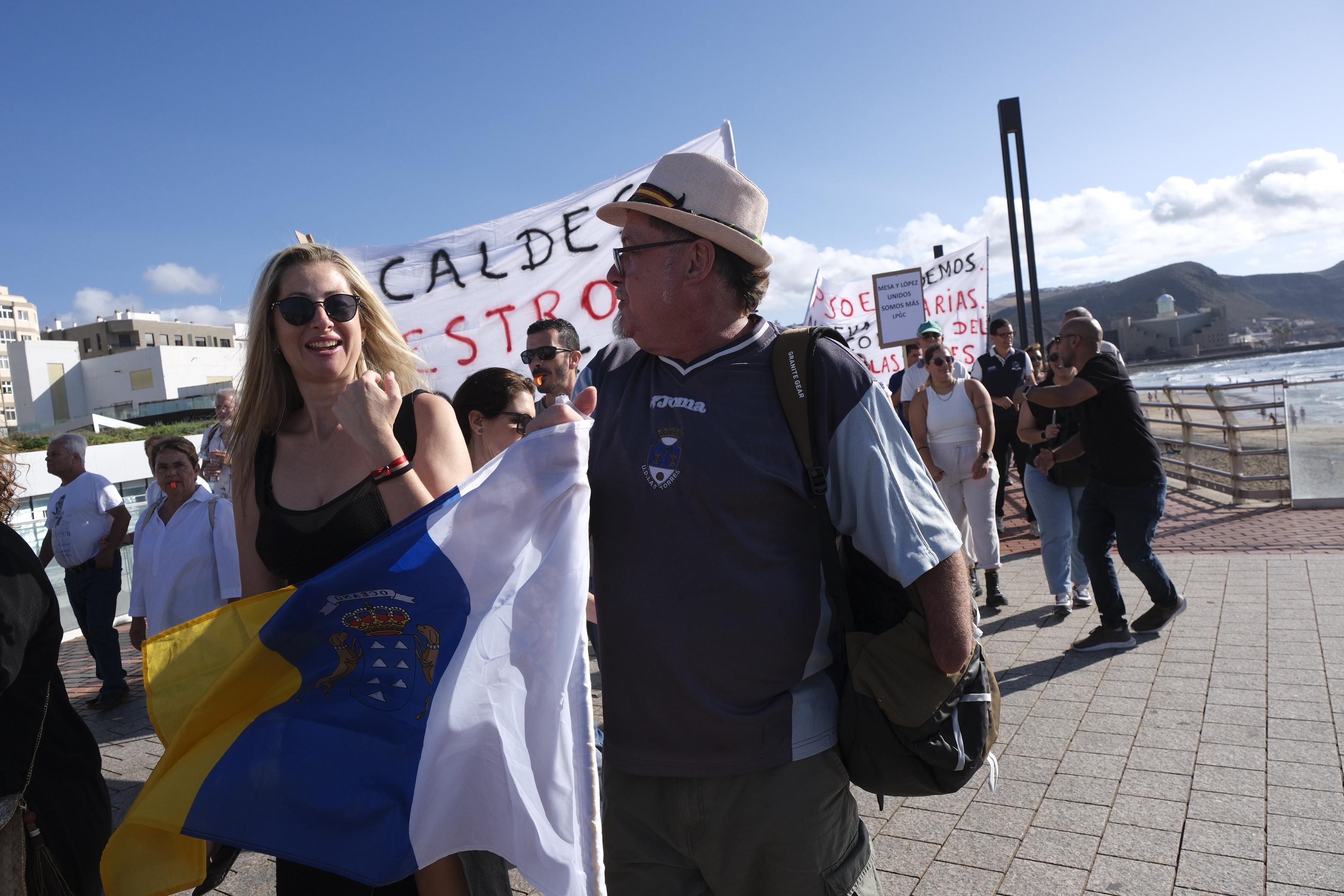Los vecinos de Las Torres salen a la calle al grito de «nuestras casas no se tocan»