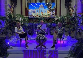 Un momento del pregón, con Yilenia Vega, Manuel Santos y Marco Aurelio Pérez.