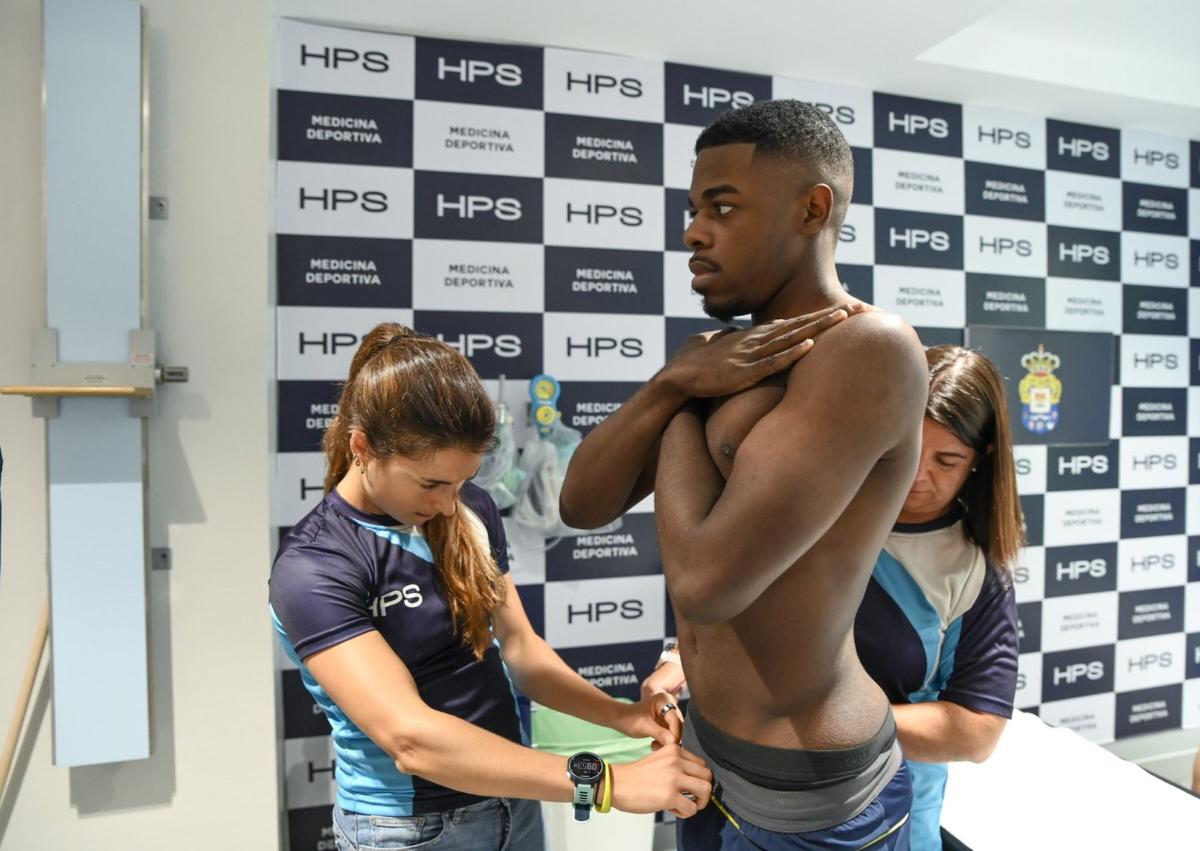 Imagen secundaria 1 - Hospital Perpetuo Socorro y UD Las Palmas, un equipo que va a por todas