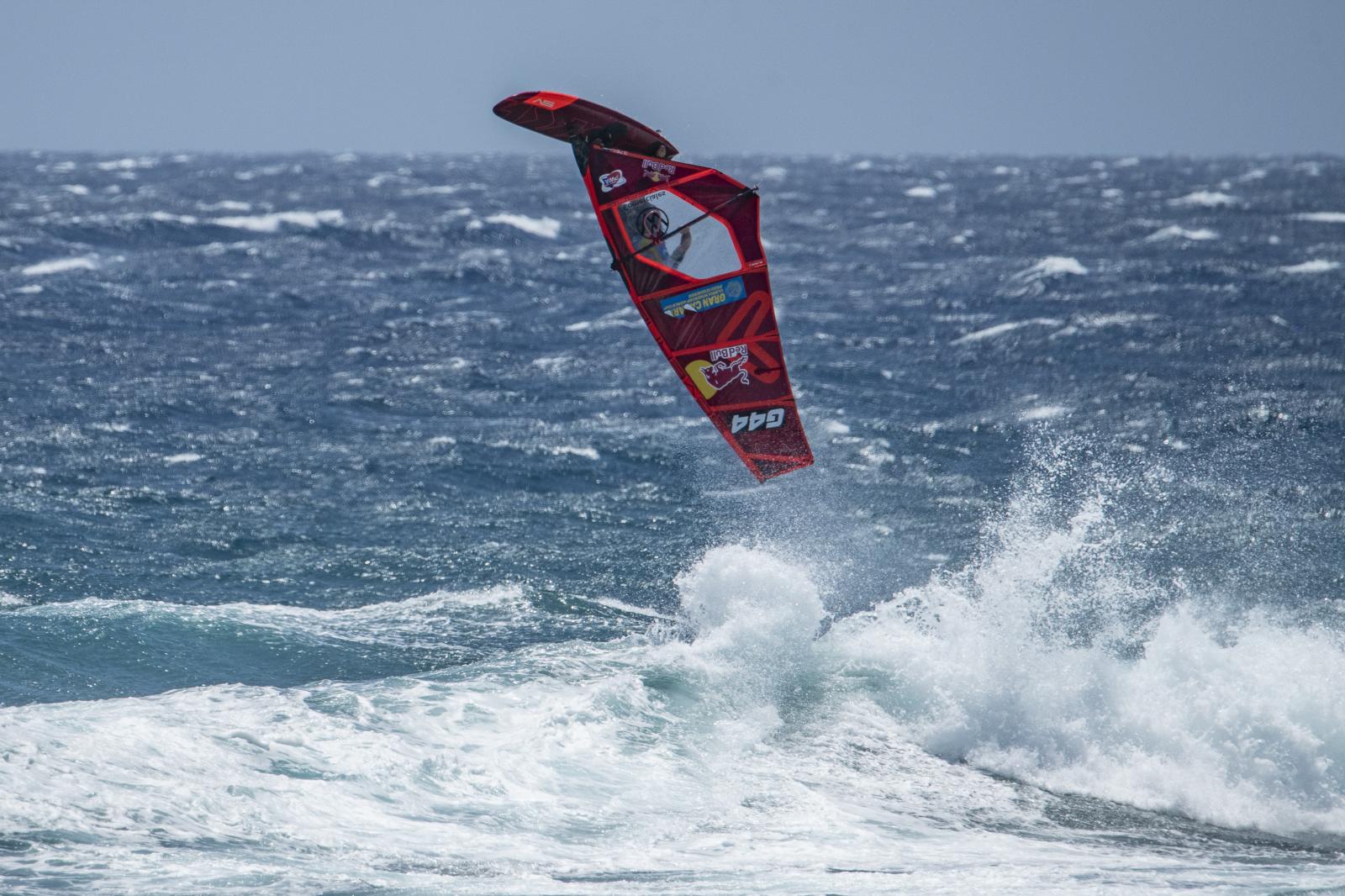 Calor, emoción y olas en la gran cita del windsurf de Pozo Izquierdo