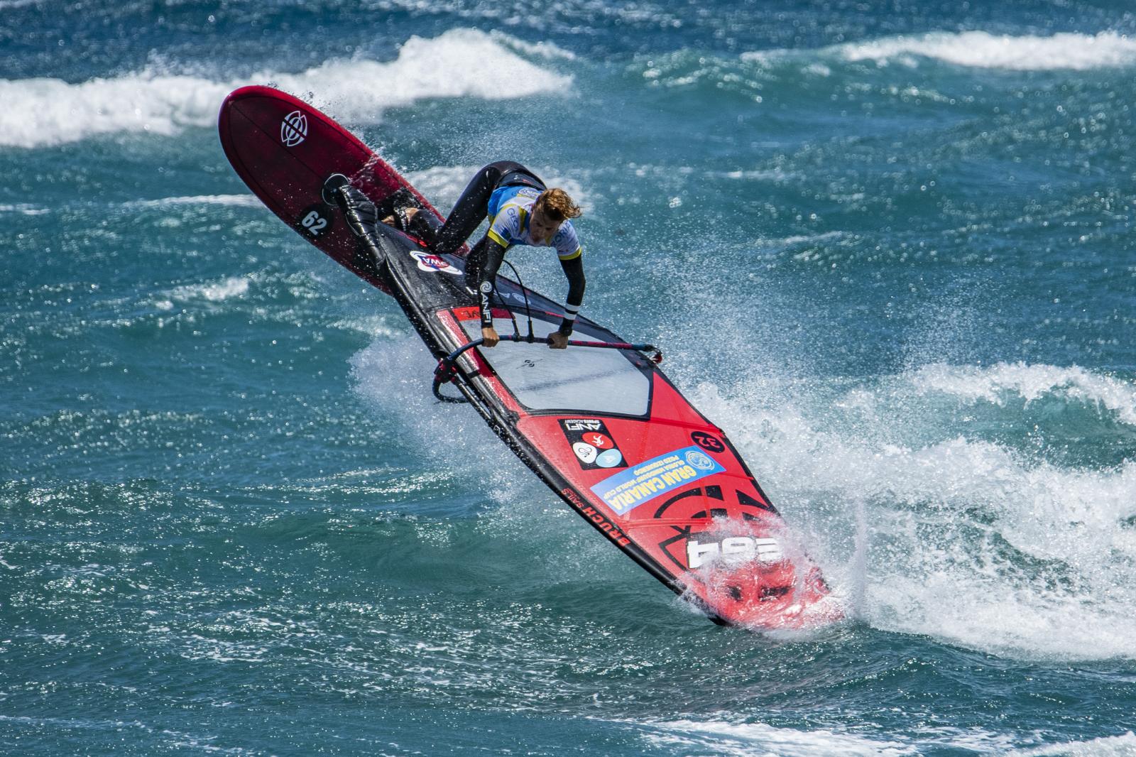 Calor, emoción y olas en la gran cita del windsurf de Pozo Izquierdo