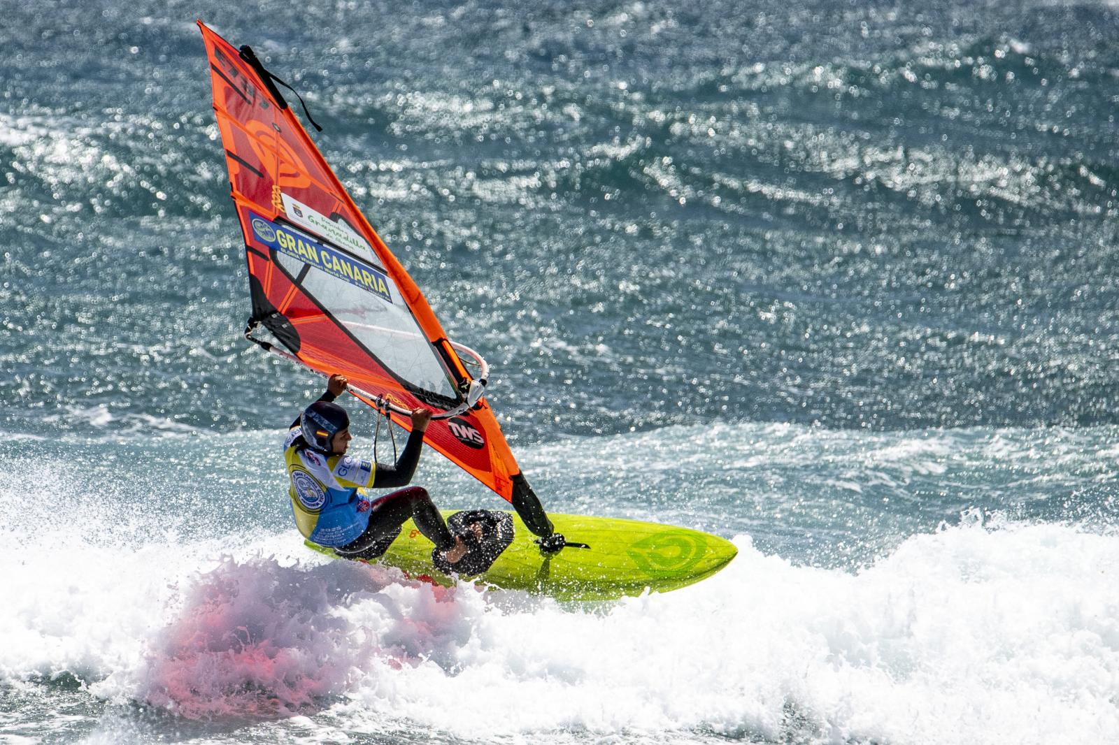 Calor, emoción y olas en la gran cita del windsurf de Pozo Izquierdo