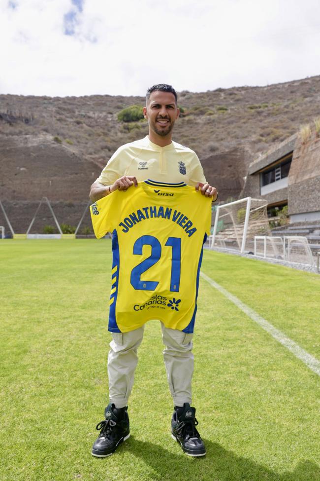 Viera, en su presentación como nuevo jugador de la UD para la temporada 2025-26.