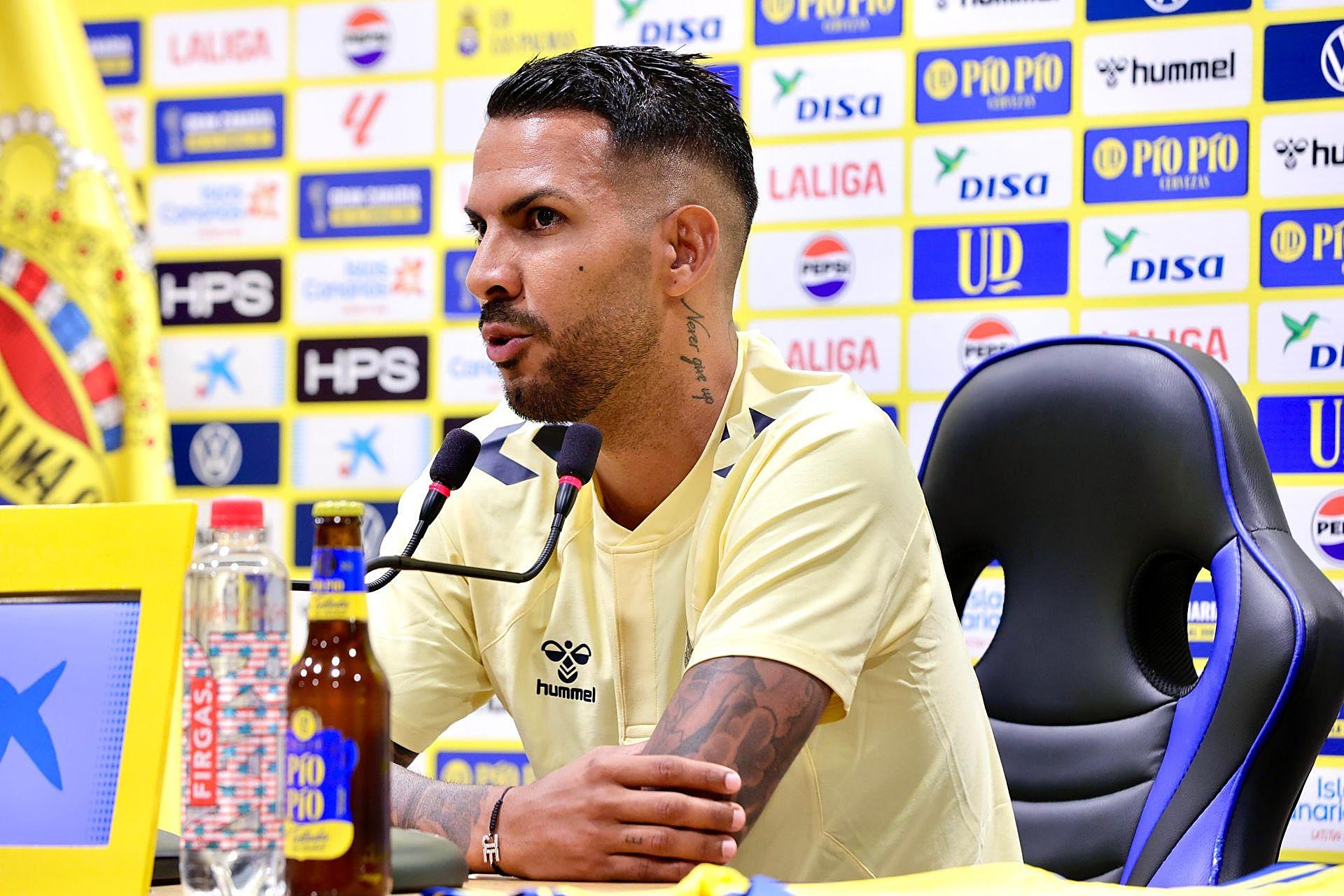 Jonathan Viera ya luce de nuevo el amarillo en su regreso a casa