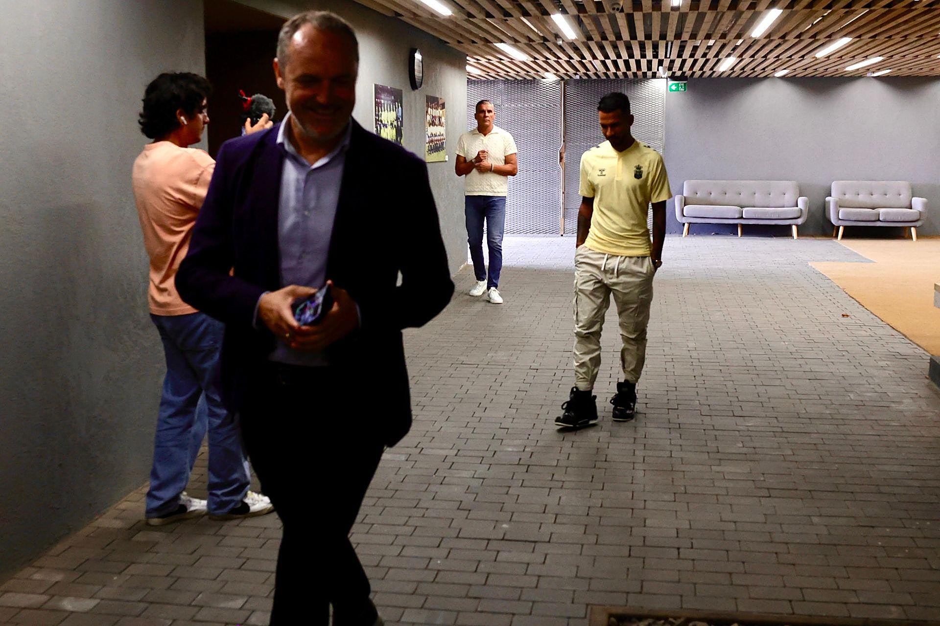 Jonathan Viera ya luce de nuevo el amarillo en su regreso a casa