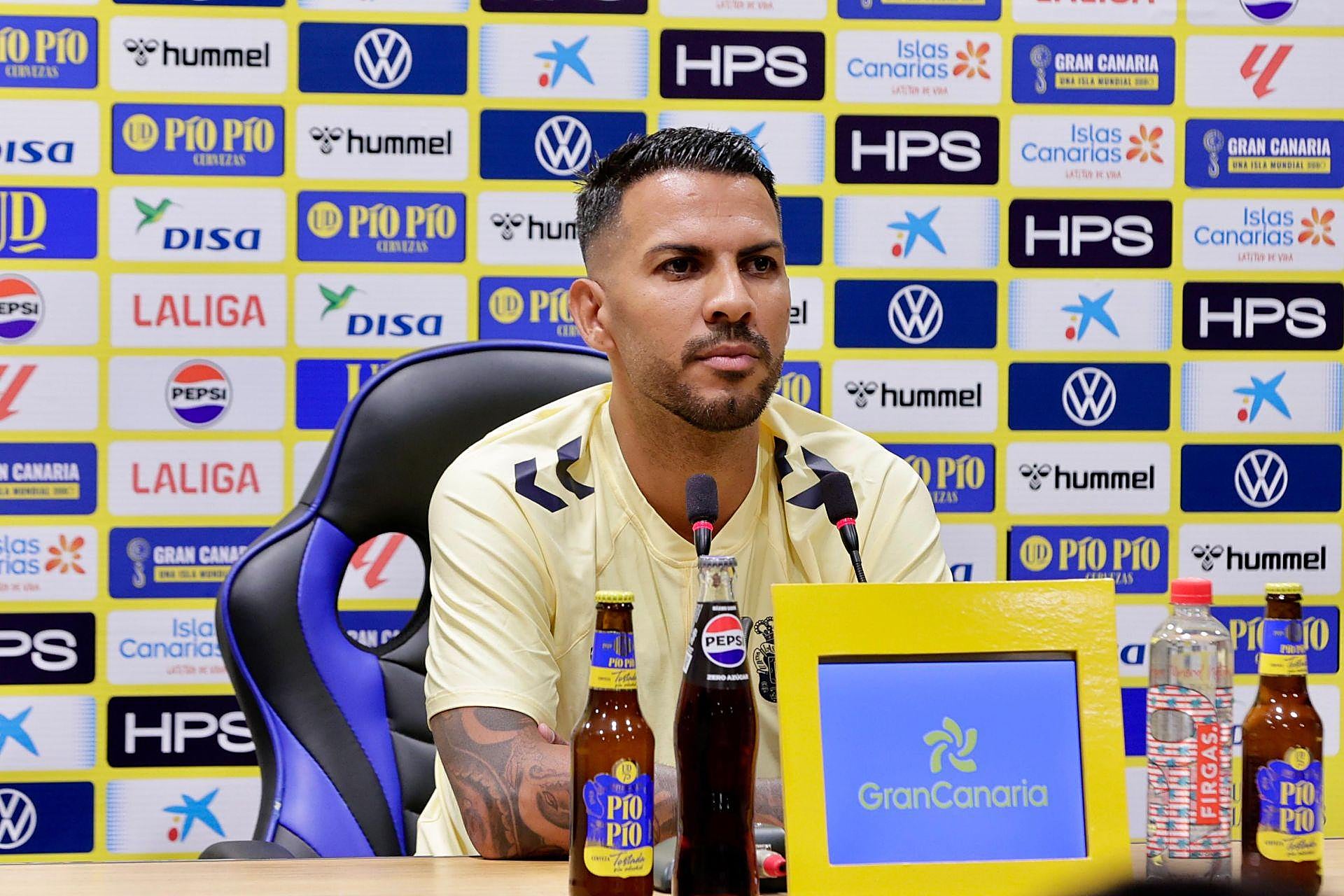 Jonathan Viera ya luce de nuevo el amarillo en su regreso a casa