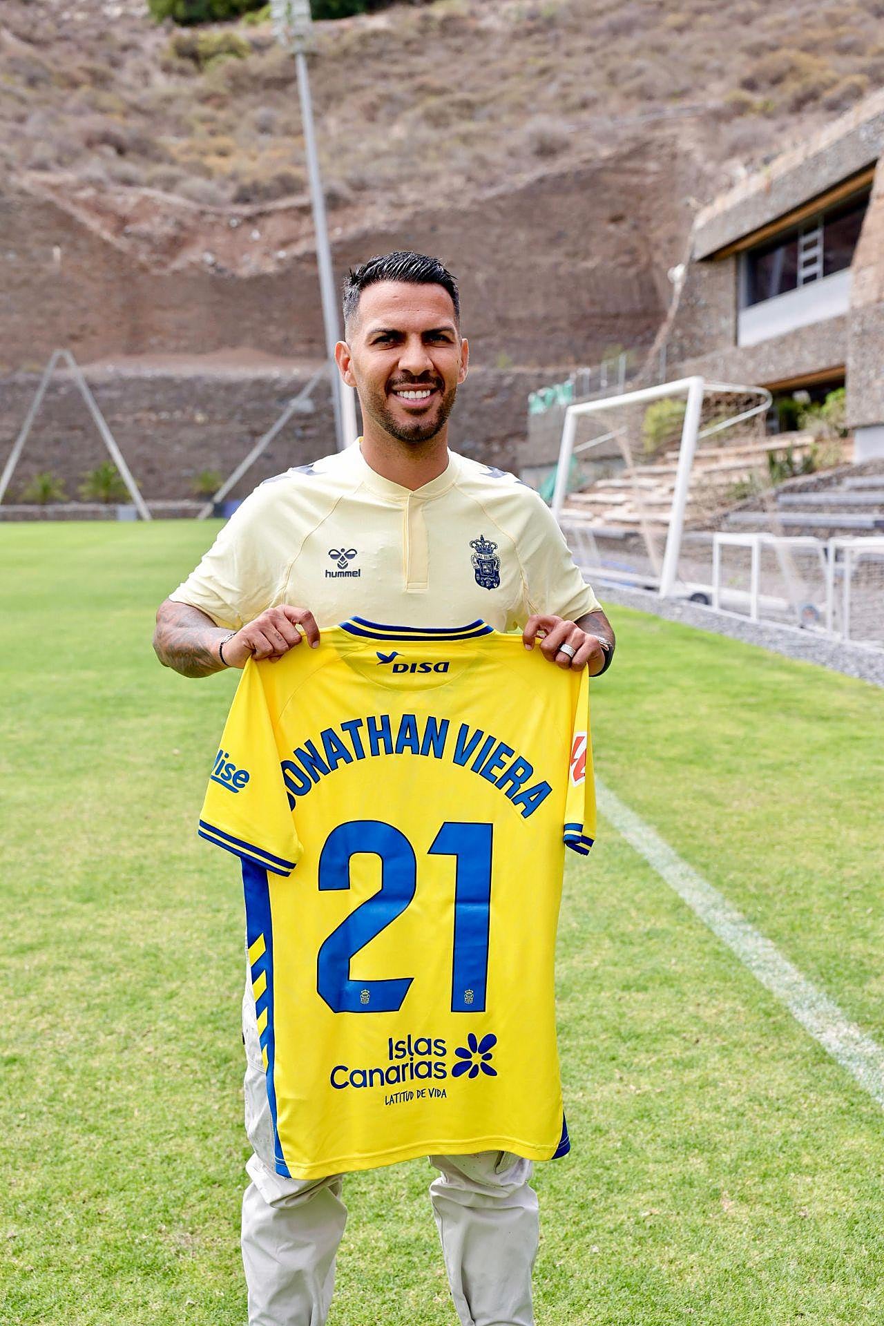 Jonathan Viera ya luce de nuevo el amarillo en su regreso a casa