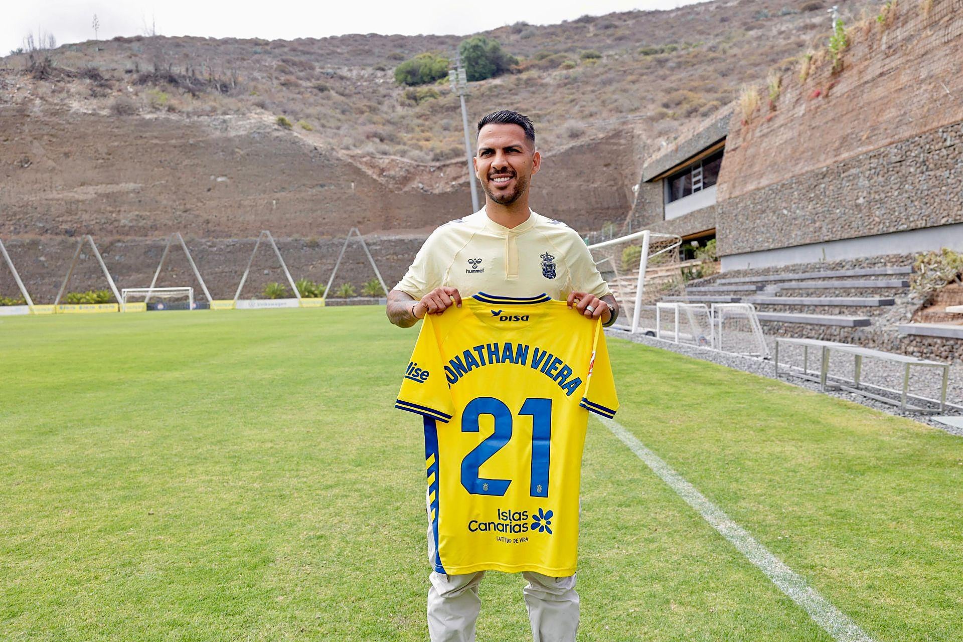 Jonathan Viera ya luce de nuevo el amarillo en su regreso a casa
