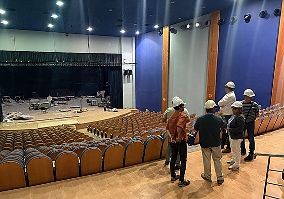 Visita al Centro Cívico de Carrizal en el inicio de las obras.