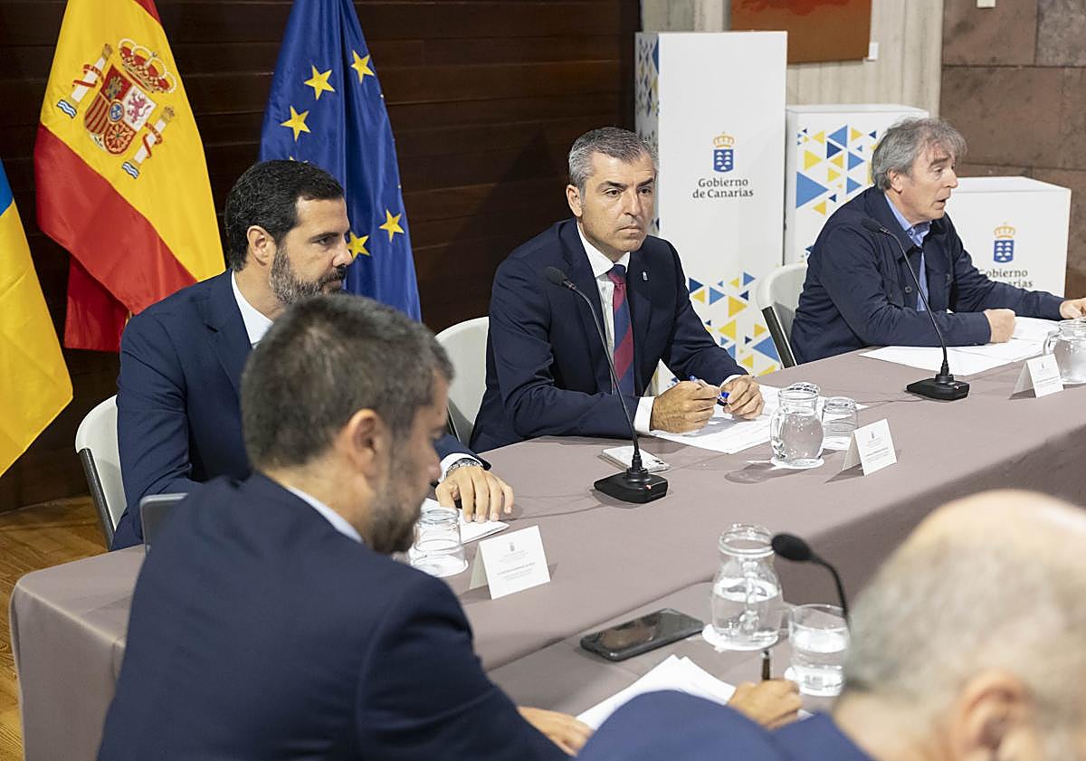 Imagen principal - Canarias inicia con empresarios y sindicatos el camino para mejorar la productividad