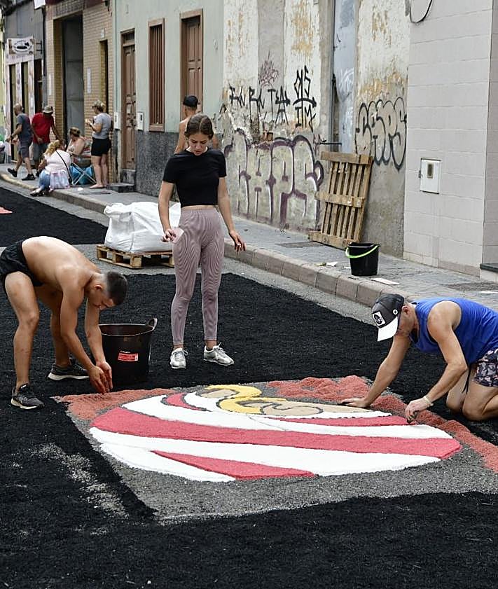 Imagen secundaria 2 - Confección de alfombras en Menceyes y Tecén.