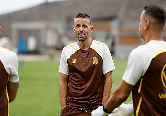 El técnico asturiano de la UD, listo para su primer reto de pretemporada.