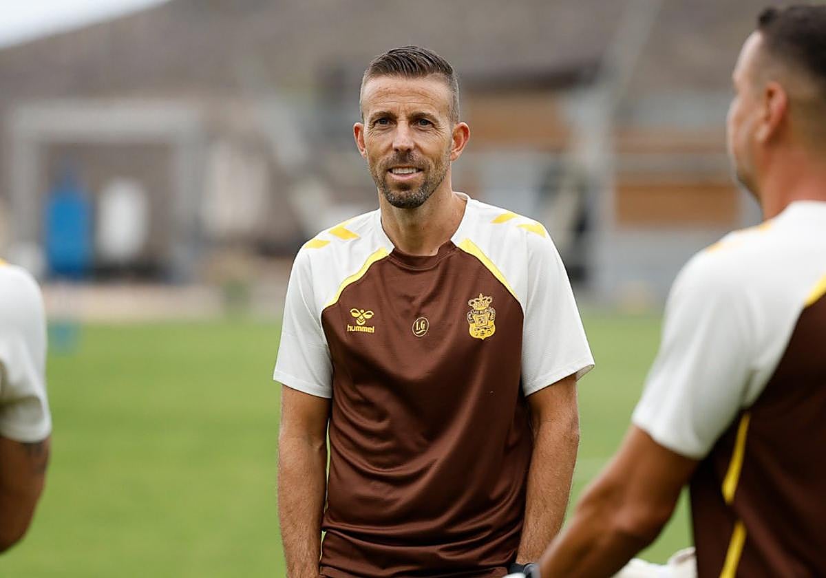 El técnico asturiano de la UD, listo para su primer reto de pretemporada.
