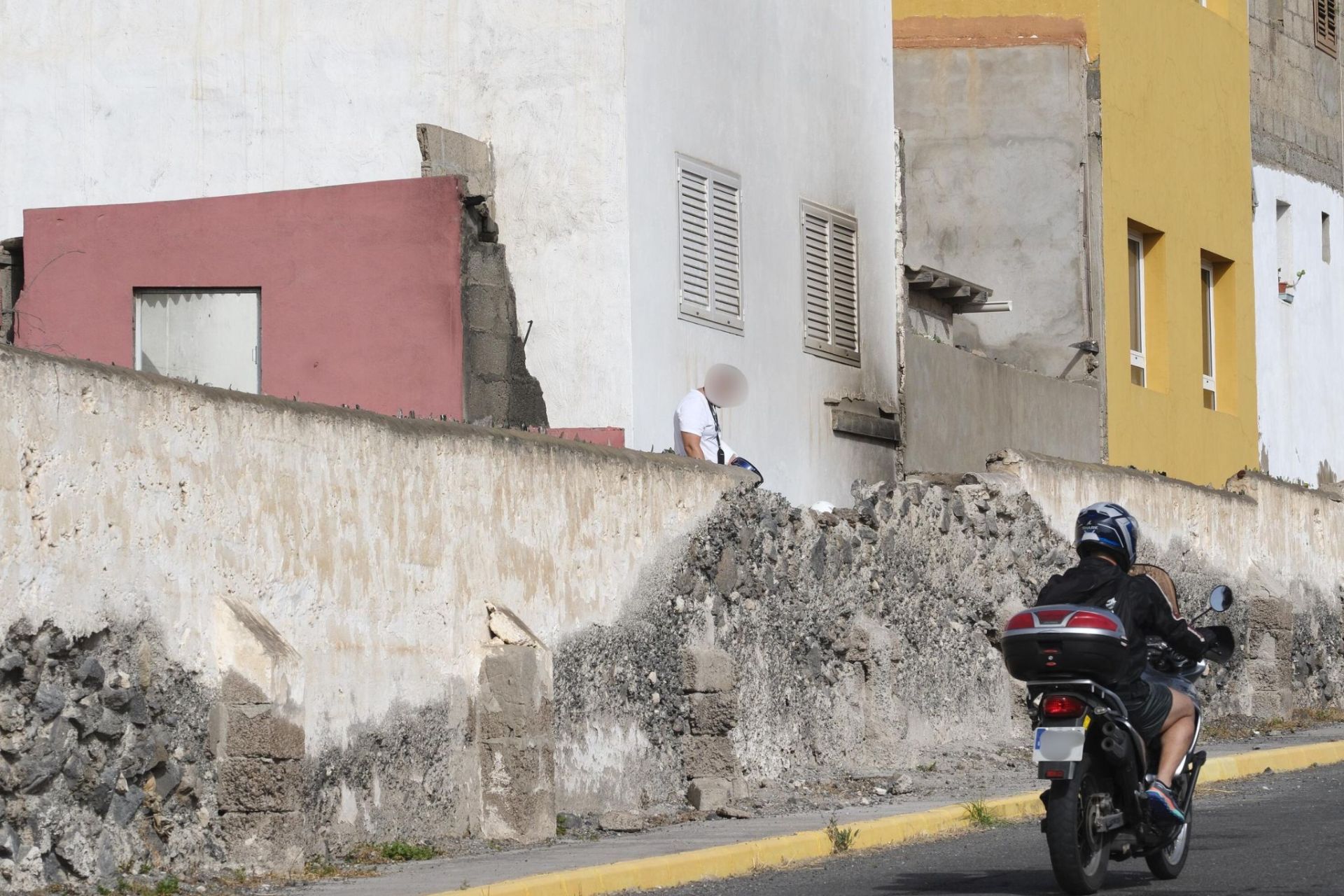 Prende fuego a una menor de edad en La Isleta