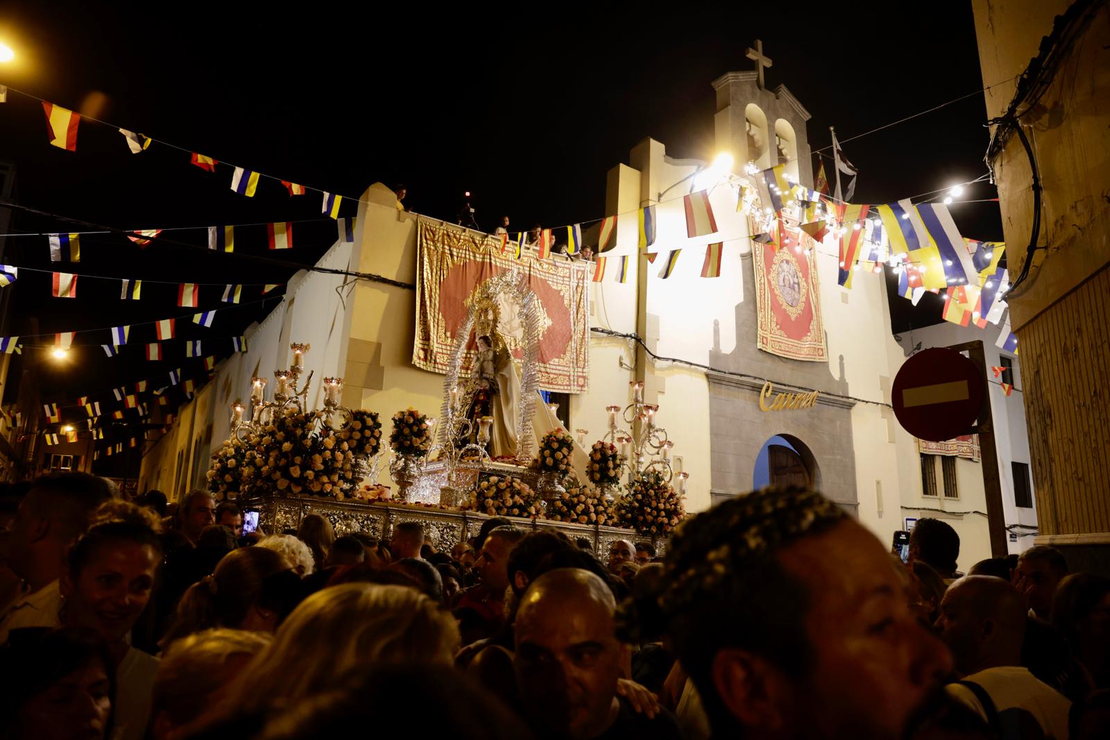 La Isleta se rinde con fervor y devoción a su Virgen del Carmen