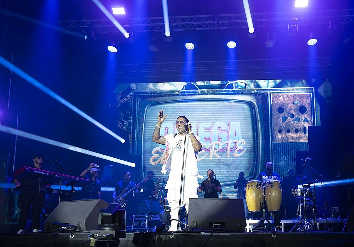 Omega, durante el concierto.