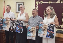 El alcalde Matías Peña y la consejera insular de Turismo, Marlene Figueroa, entre otros, en la pesentación de la Beach Party de El Castillo, que es la actual Caleta Sound Fest.