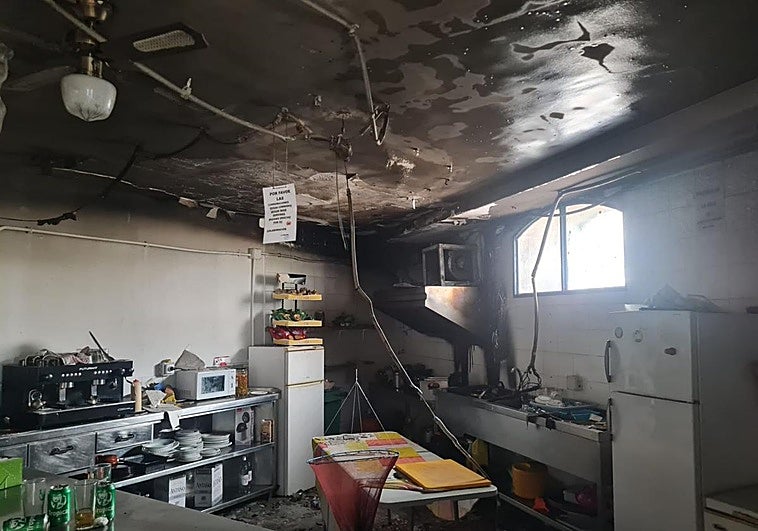 Estado en el que quedó la cocina tras el incendio.
