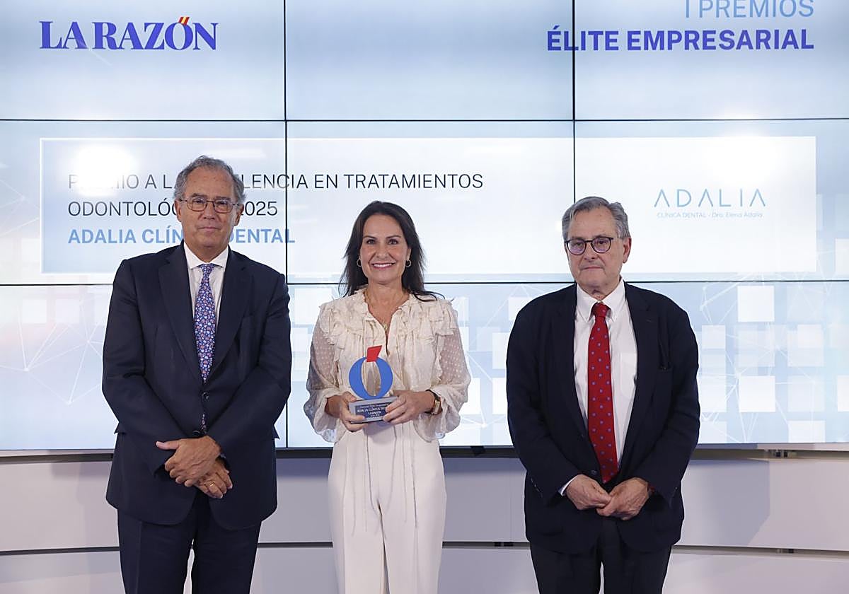 Enrique Ossorio, Presidente de la Asamblea de Madrid y Francisco Marhuenda junto a la Dra. Elena Adalia.