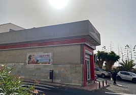 Imagen del establecimiento que sufrió anoche el asalto en Los Giles.