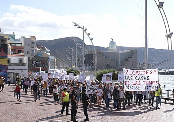 Imagen de la manifestación que protagonizaron los vecinos el sábado en Las Canteras.