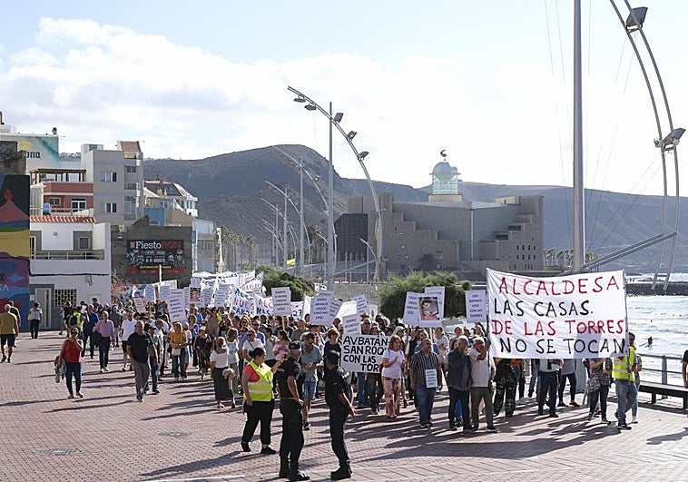 Imagen de la manifestación que protagonizaron los vecinos el sábado en Las Canteras.