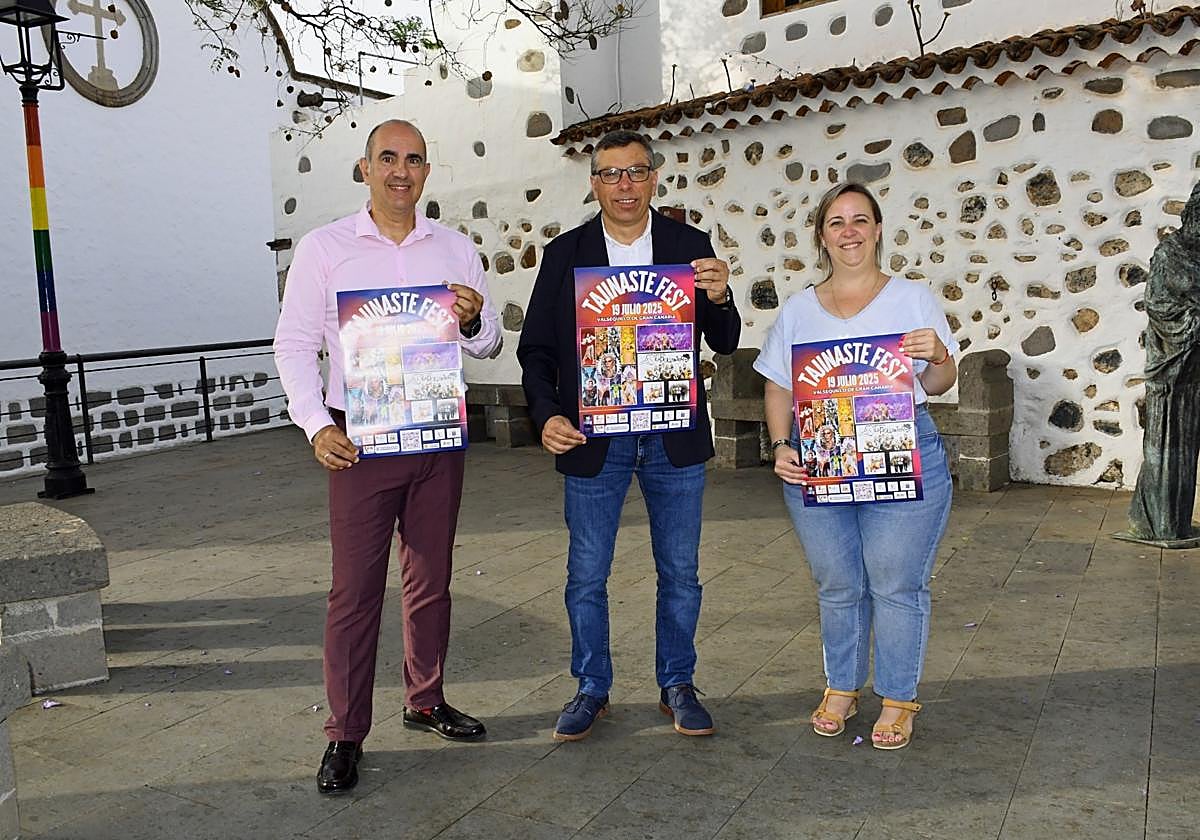 El alcalde de Valsequillo, Francisco Atta, junto a la concejala de Desarrollo local y el dinamizador de la Asociación Empresarial «El Tajinaste Azul».