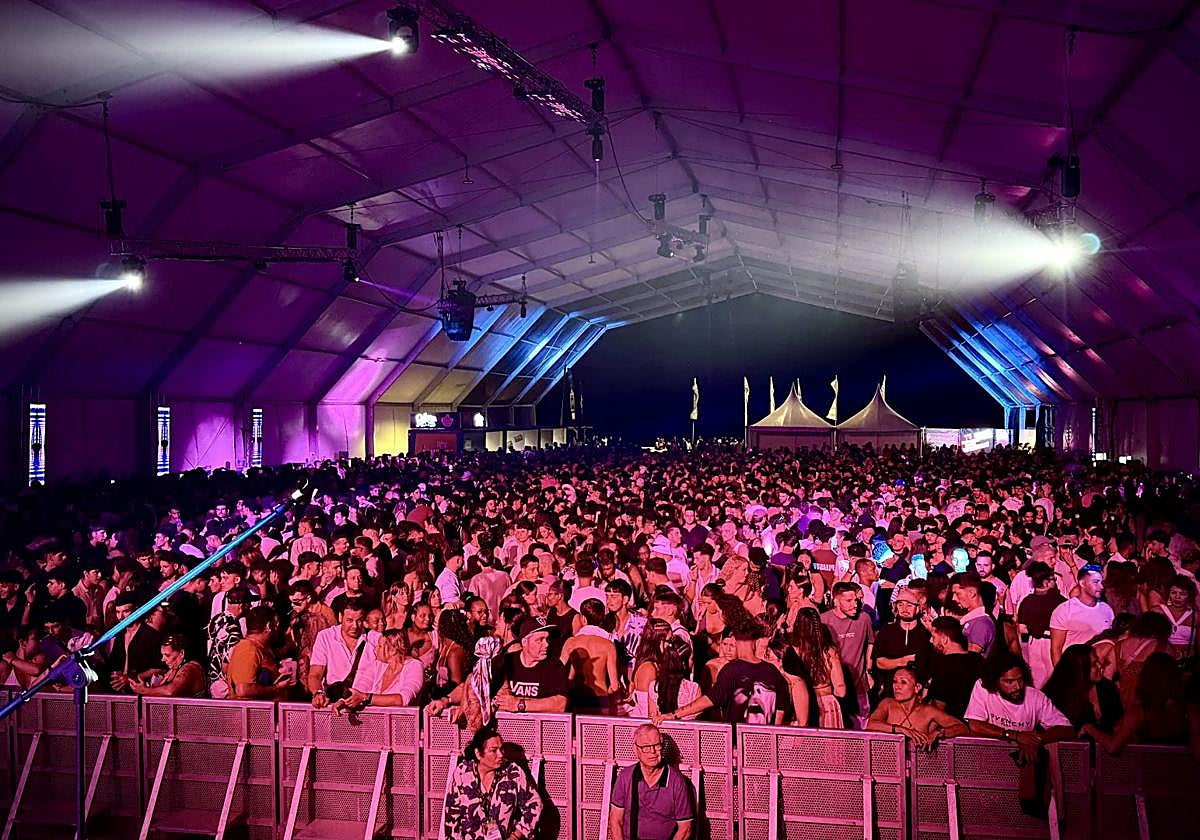 Imagen de La Carpa abarrotada en su estreno.