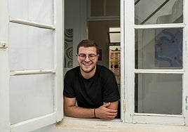 Simón Padilla posa en la sede de la Asociación de vecinos Quilmes en el barrio de Tafira Baja.