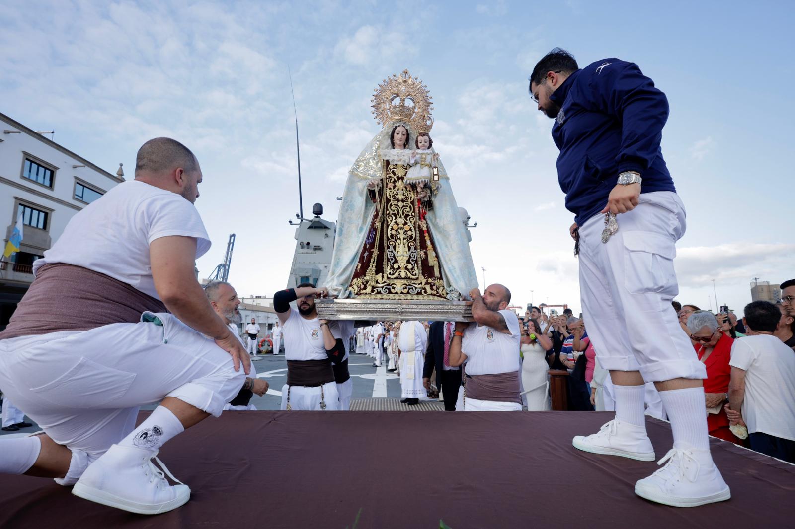 La Isleta se vuelca con la procesión marítima de la Virgen del Carmen