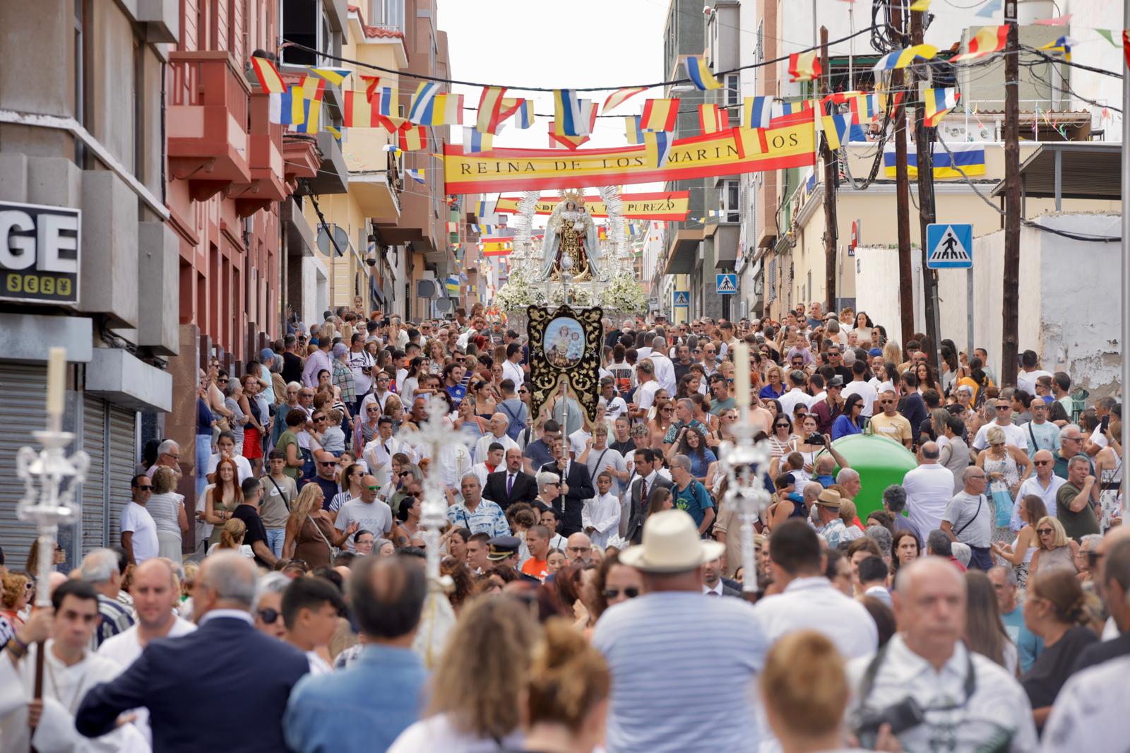 La Isleta se vuelca con la procesión marítima de la Virgen del Carmen