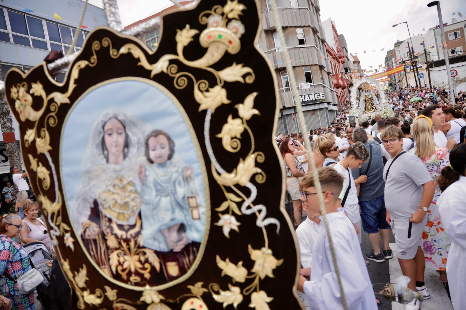 La Isleta se vuelca con la procesión marítima de la Virgen del Carmen