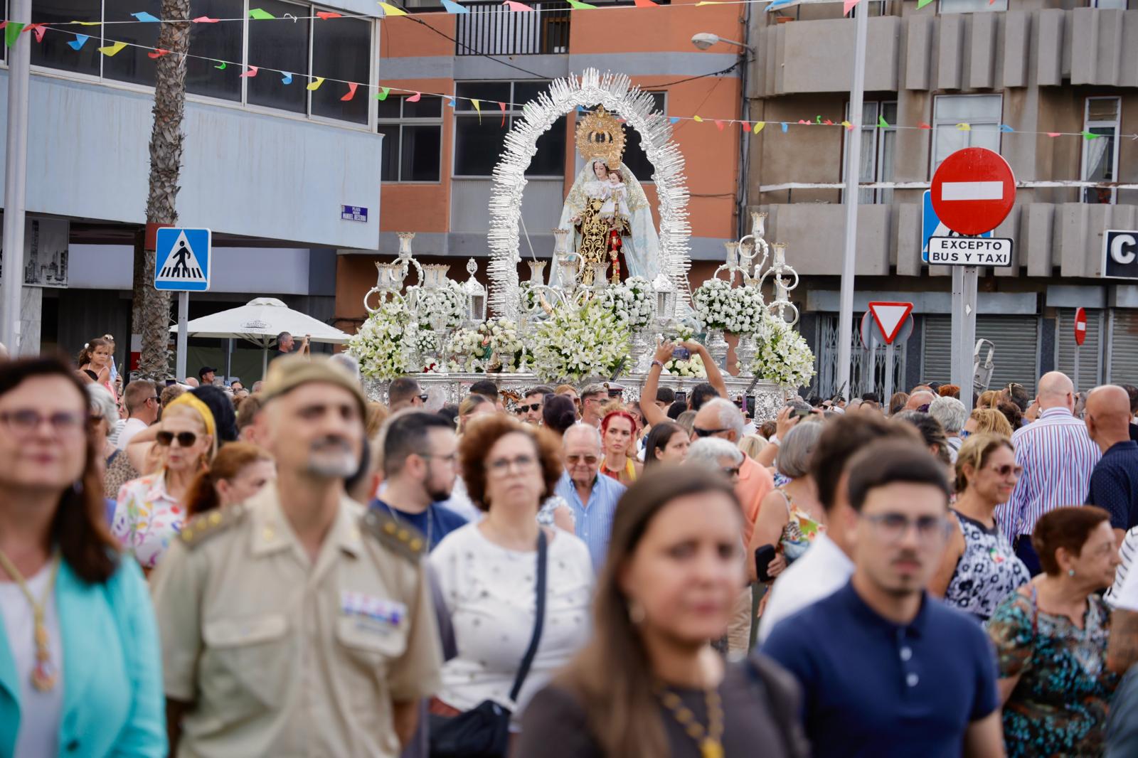 La Isleta se vuelca con la procesión marítima de la Virgen del Carmen