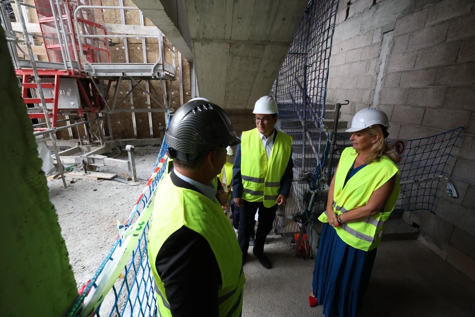 Fernando Clavijo y Esther Monzón visitan la nueva torre del Hospital Universitario Materno Infantil