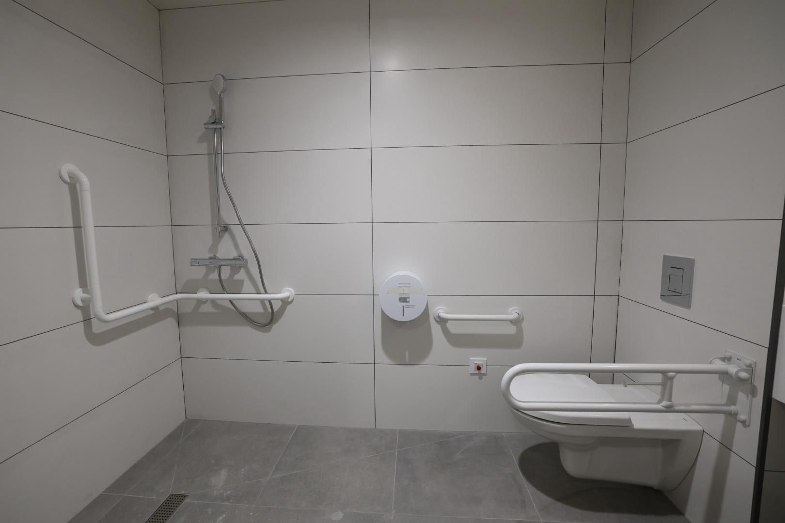 Fernando Clavijo y Esther Monzón visitan la nueva torre del Hospital Universitario Materno Infantil