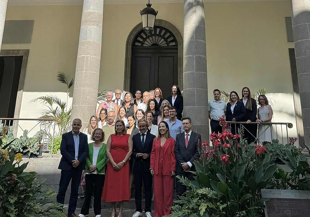 El Parlamento de Canarias reduce la interinidad al 5% con la mayor promoción funcionarial de su historia