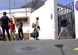 Así fue el traslado de los primeros menores asilados a Canarias 50