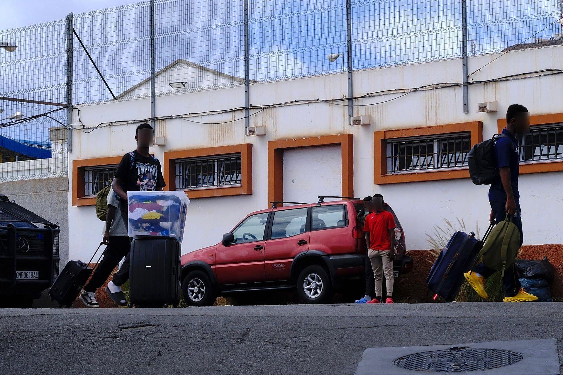 Así fue el traslado de los primeros menores asilados a Canarias 50