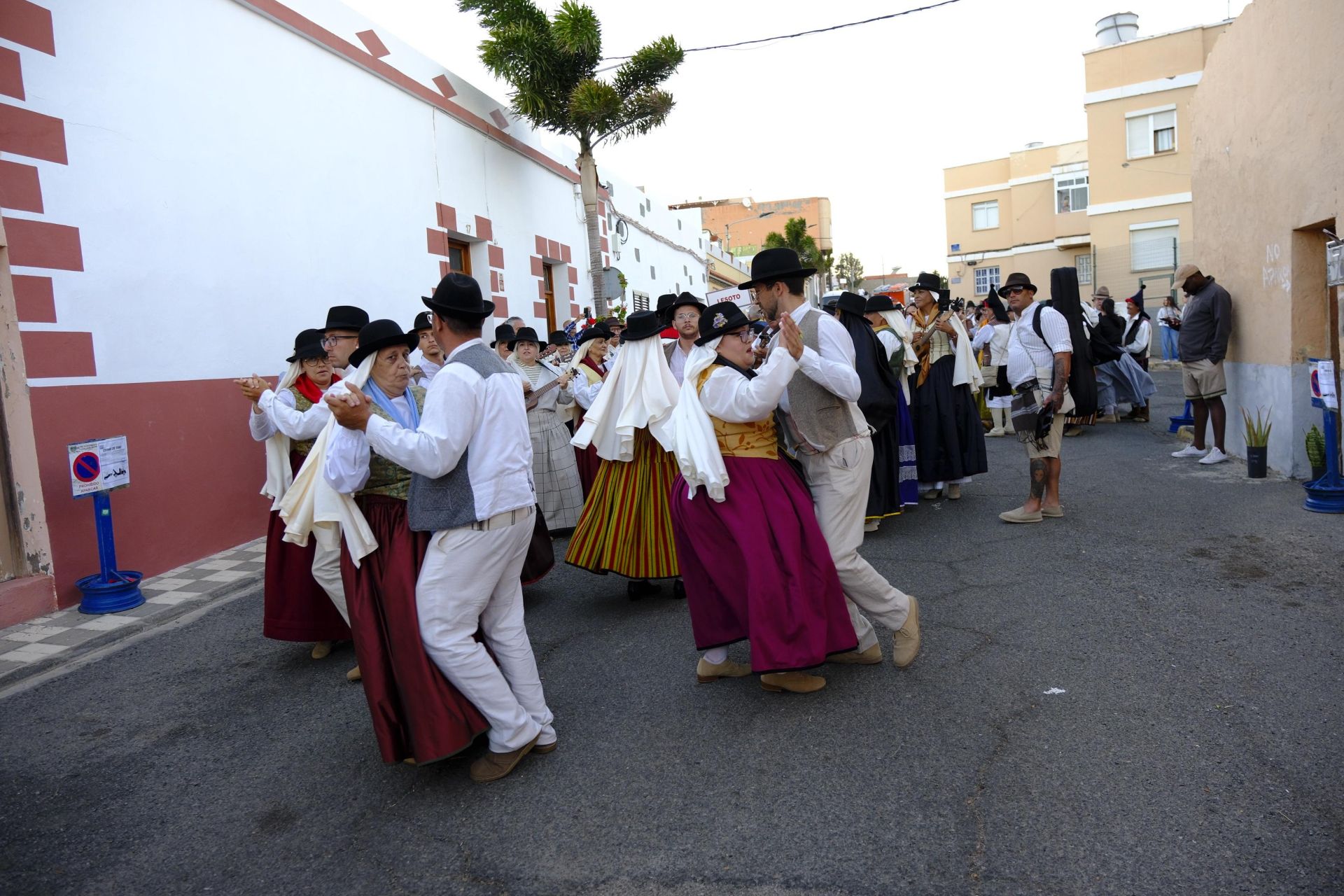 Color, música y cultura en el pasacalles de folclore de Ingenio